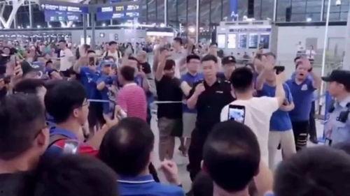 潍坊人民广场吃瓜事件视频,一场引发热议的街头现象