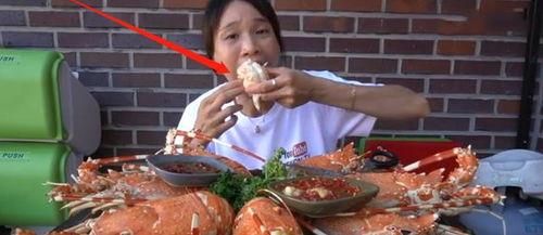 贵阳二小姐吃瓜事件,网络热议背后的真相揭秘