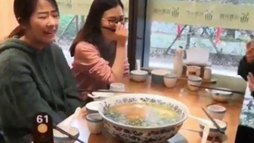 闺蜜吃瓜乌龙事件,一场误会引发的欢乐风波