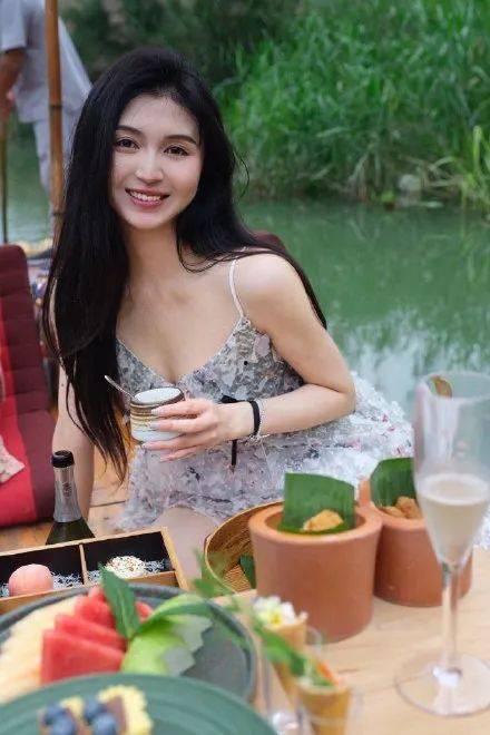 广西小表妹吃瓜事件真相
