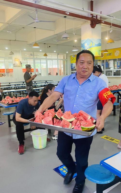 重庆学校情侣吃瓜事件,真相与争议的交织
