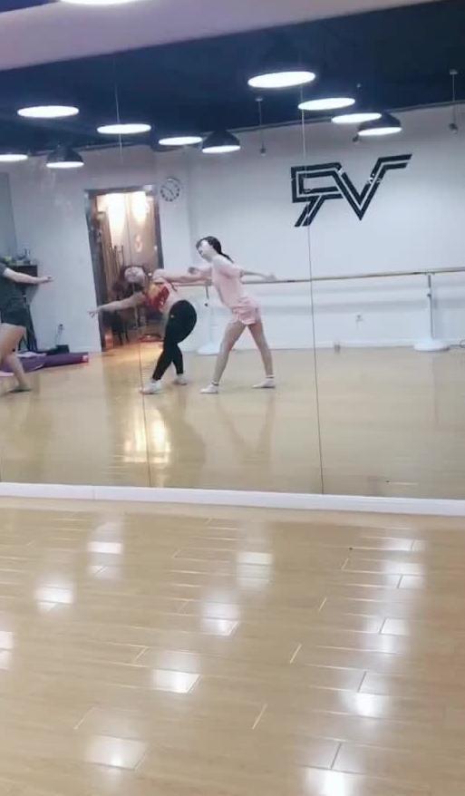 体操吃瓜事件视频播放,视频播放背后的真相揭秘